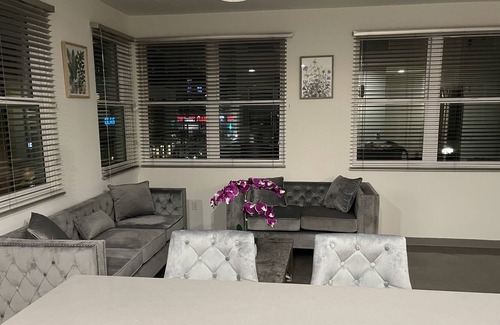 Downtown Apartamento | 2 bed/2 bath resort style apartment near Americana