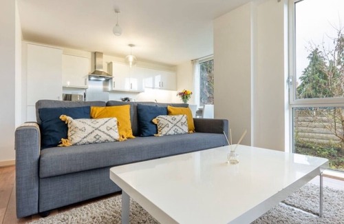 London Borough of Hounslow Apartamento | 2 Bed-2 Bath-sleeps 6-free Parking-free Gym Access -wifi