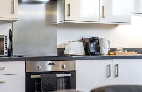 London Borough of Hounslow Apartamento | 2 Bed-2 Bath-sleeps 6-free Parking-free Gym Access -wifi