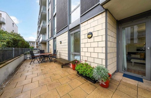 London Borough of Hounslow Apartamento | 2 Bed-2 Bath-sleeps 6-free Parking-free Gym Access -wifi