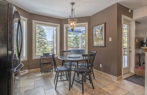 Silver Star Mountain Apartamento | 2 Bed/2 Bath Suite On Skiway - Hot Tub, Laundry, Storage Room, Heated Floors!