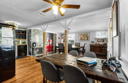 El Centro Beach Casa | 2 bed 2 bath Flamingo Retreat! Spacious yard!