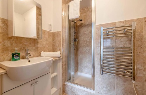 George Green Apartamento | 2 BED 2 BATH with PARKING NEAR PINEWOOD/WEXHAM HOSPITAL