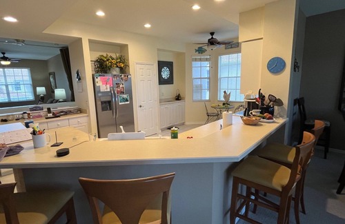 Bonita Springs Condominio | 2 Bed, 2 Baths, includes Nice Screened Patio on the water. Great Clubhouse/Pool