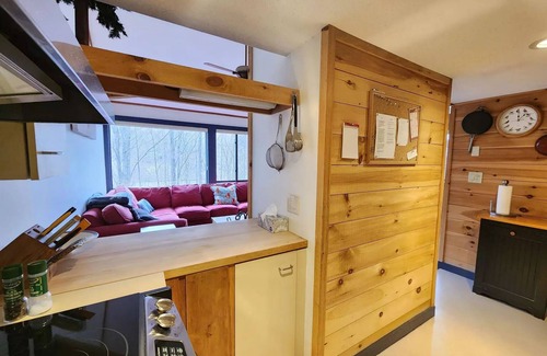 Lincoln Casa | 2 Bed/2Bath White Mtn treetop Townhome across from Loon w views, pool & shuttle