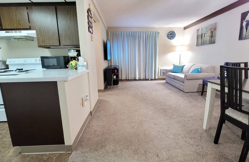 Weirs Beach Condominio | 2 bed/2bathroom condo w/pool - 5 min to Weirs Beach, Lake Winnipesaukee