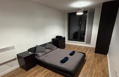 Canning Town South Apartamento | 2 bed apartment close to station with parking