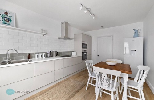 Barbican Casa | 2 Bed - Apartment No. 1 Windsor Villas