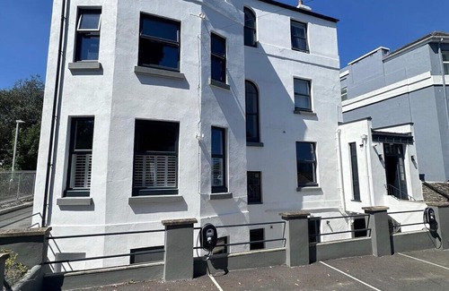Barbican Casa | 2 Bed - Apartment No. 1 Windsor Villas