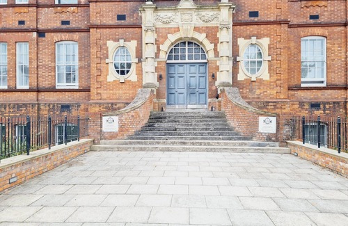 Swindon Apartamento | 2-bed Apartment, Parking Including, Sleeps 4