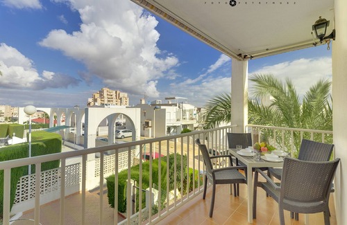 Torrevieja Apartamento | Apartamento con piscina, balcón y vistas al mar, ¡a solo 400 metros a pie de la playa de La Mata!