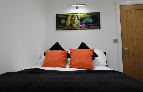Adamsdown Apartamento | 2-Bed Apartment with Rooftop Garden in Prime Cardiff City Location