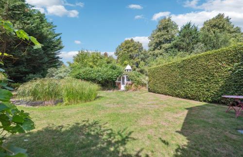 Windlesham Casa | 2-Bed Barn Escape, Private Drive and Gardens