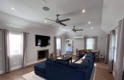 Pembroke Casa | 2 Bed/Bath Fairylands Cottage - 2 minutes from Hamilton!