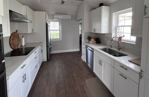Pembroke Casa | 2 Bed/Bath Fairylands Cottage - 2 minutes from Hamilton!
