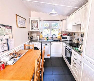 Bideford Casa | 2-Bed Bungalow Retreat, Welcombe