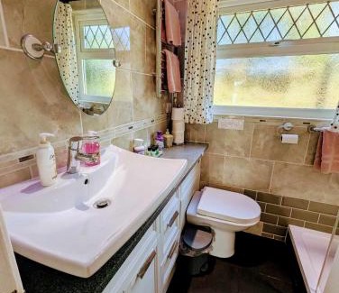 Bideford Casa | 2-Bed Bungalow Retreat, Welcombe