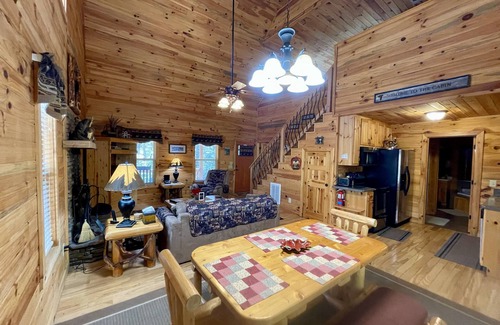 Helen Cabina | 2 bed Cabin w/ HOT TUB close to Helen #16