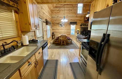 Helen Cabina | 2 bed Cabin w/ HOT TUB close to Helen #16