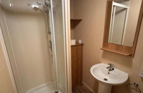 Towyn Chalet De Esquí | 2 Bed Caravan on Lyons Winkups Sleeps 6