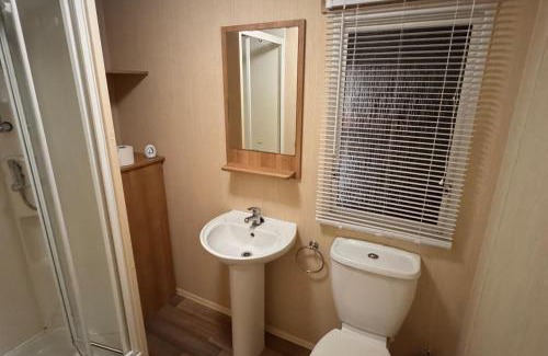 Towyn Chalet De Esquí | 2 Bed Caravan on Lyons Winkups Sleeps 6