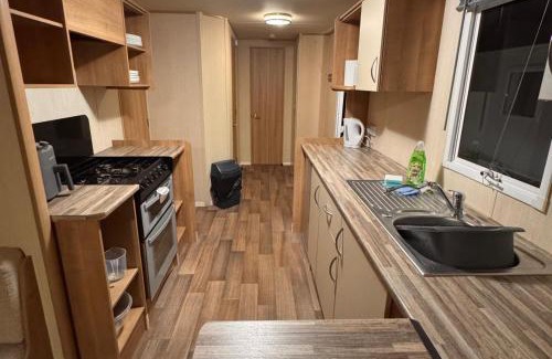 Towyn Chalet De Esquí | 2 Bed Caravan on Lyons Winkups Sleeps 6