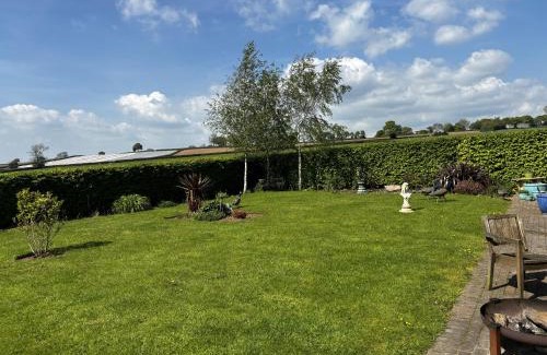 Cullompton Chalet De Esquí | 2 Bed Chalet on working farm