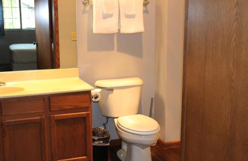 Eagle River Casa | 2 bed condo on Duck Lake in Eagle River