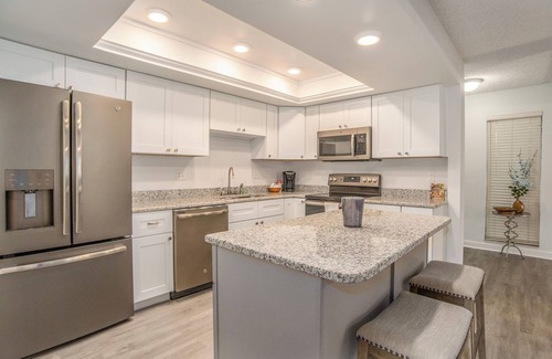 Nichols Condominio | 2 Bed Condo w/Pool 1 hr to Theme Parks and Beaches