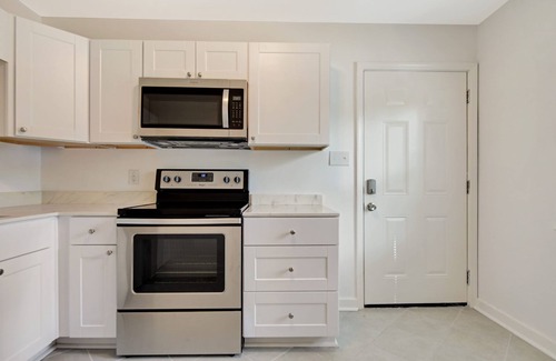 Midtown Apartamento | 2 bed Corporate Apt. Pets OK perfect for short and longterm stays
