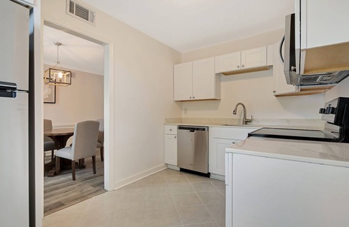 Midtown Apartamento | 2 bed Corporate Apt. Pets OK perfect for short and longterm stays
