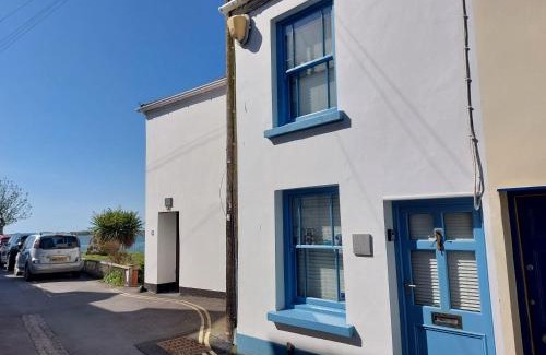 Appledore Casa | 2 Bed cottage in a fantastic sea front setting
