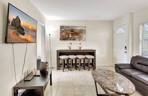 Delray Beach Cabaña | 2 bed Cottage in Delray Beach walk to Atlantic, pets welcome, free parking