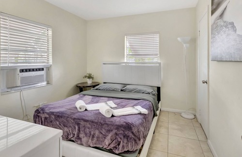Delray Beach Cabaña | 2 bed Cottage in Delray Beach walk to Atlantic, pets welcome, free parking