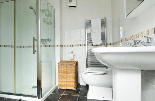 Flushing Casa | 2 bed cottage, sleeps 6, waterside location, log fire, dogs welcome