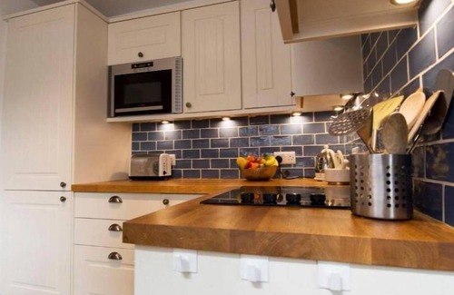 Flushing Casa | 2 bed cottage, sleeps 6, waterside location, log fire, dogs welcome