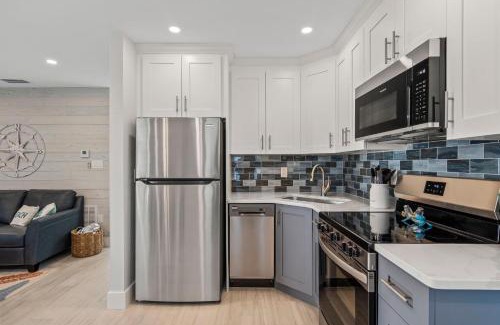 Englewood Villa | 2 Bed Cottage Walk to Beach, Bikes, Kayaks, Beach Gear, Fishing