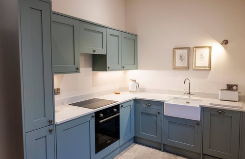 Llanfor Cabaña | 2 Bed Cottage with own kitchen and living space