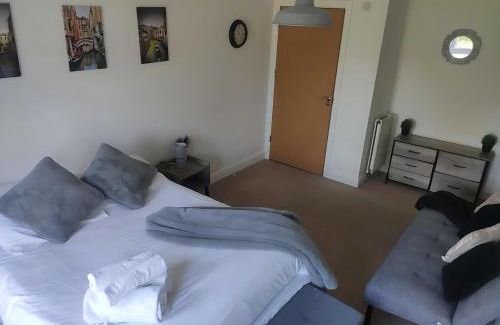 Crawley Apartamento | 2 Bed Crawley Apt - Near Gatwick