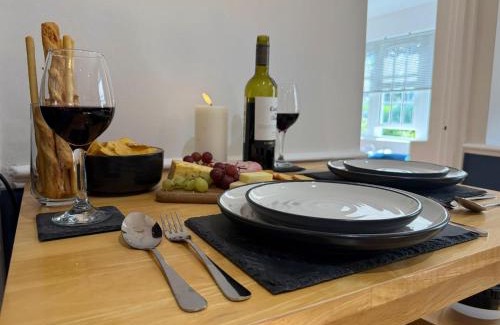 Moffat Apartamento | 2 bed Elegant Flat in Stansted with parking