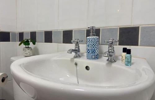 Moffat Apartamento | 2 bed Elegant Flat in Stansted with parking