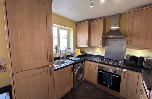 Slough Casa | 2 Bed End Terrace M4 M25 Heathrow Windsor & London