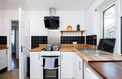 Addiscombe Apartamento | 2 Bed Flat | Addiscombe Road | Sleeps 5 | Smart TV | WiFi | Netflix