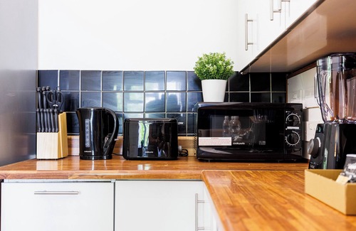 Addiscombe Apartamento | 2 Bed Flat | Addiscombe Road | Sleeps 5 | Smart TV | WiFi | Netflix