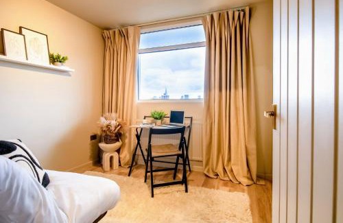 Tower Hamlets Apartamento | 2 bed flat, City views, suitable for Long stays