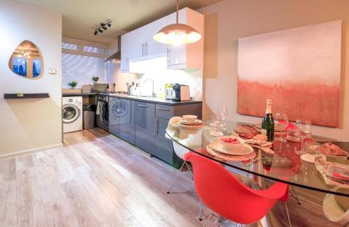 Tower Hamlets Apartamento | 2 bed flat, City views, suitable for Long stays