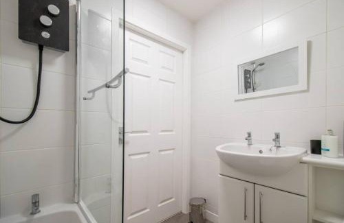 Paisley Apartamento | 2 bed flat near airport &parking