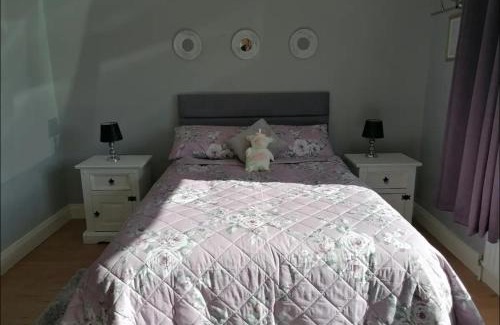Beaufort Casa | 2 Bed Flat - Sleeps 4 - Garden - Parking - Wifi
