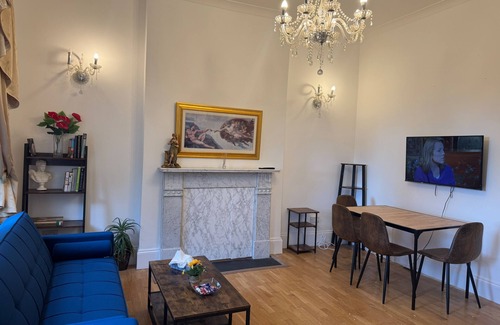 Charlton Apartamento | 2 Bed Flat - Sleeps 4 - Parking - Wifi