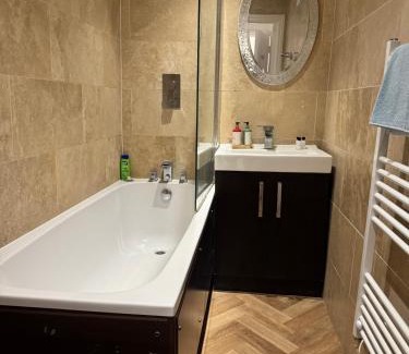 Charlton Apartamento | 2 Bed Flat - Sleeps 4 - Parking - Wifi